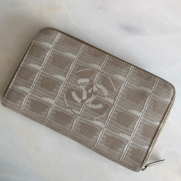 Chanel Wallet - Picture 1 of 4